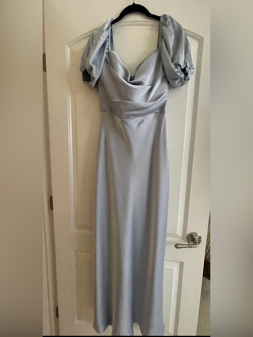 Elegant Silver-Gray Satin Evening Dress